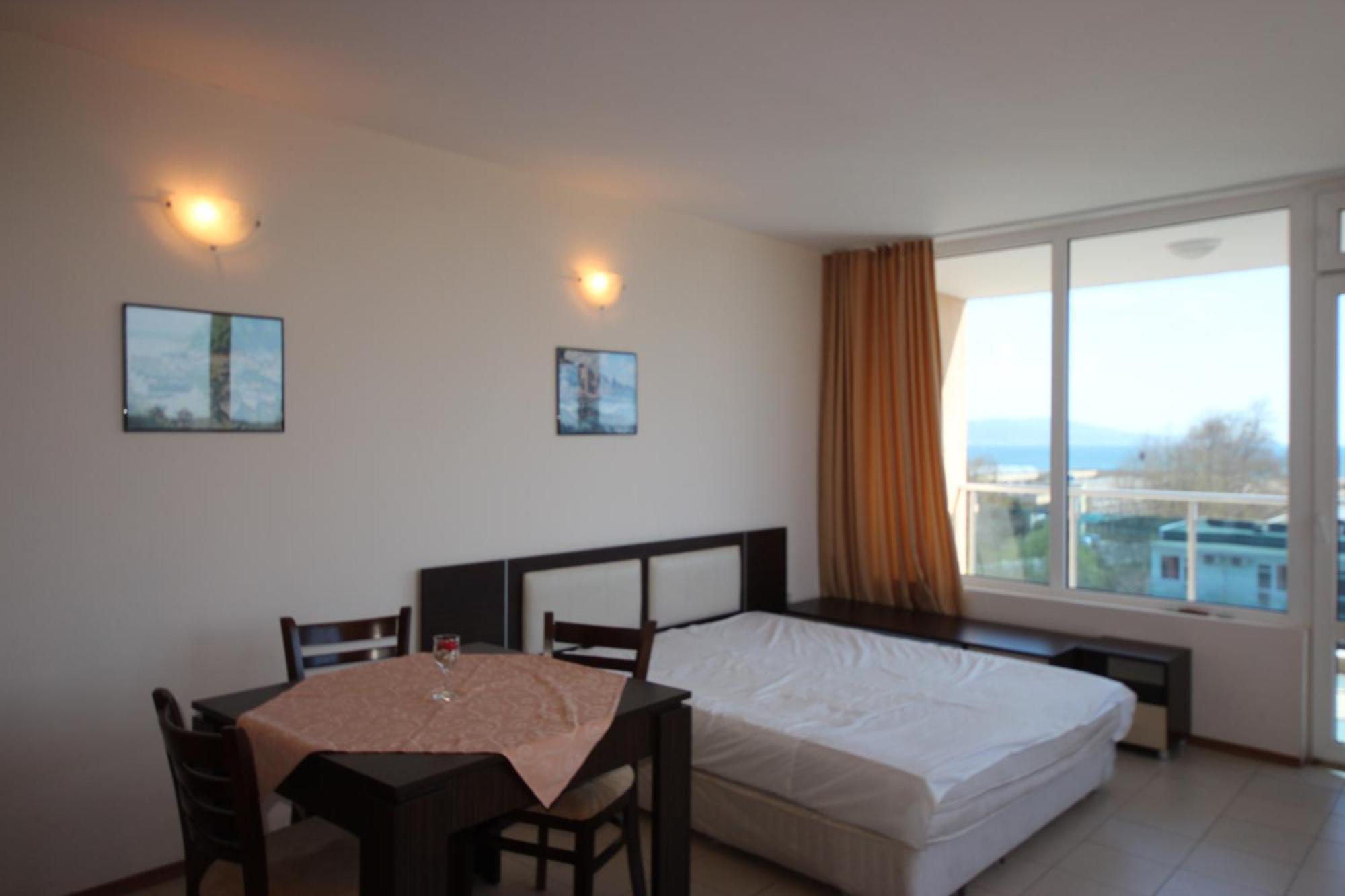 Menada Apartments In Sunny Beach Værelse billede