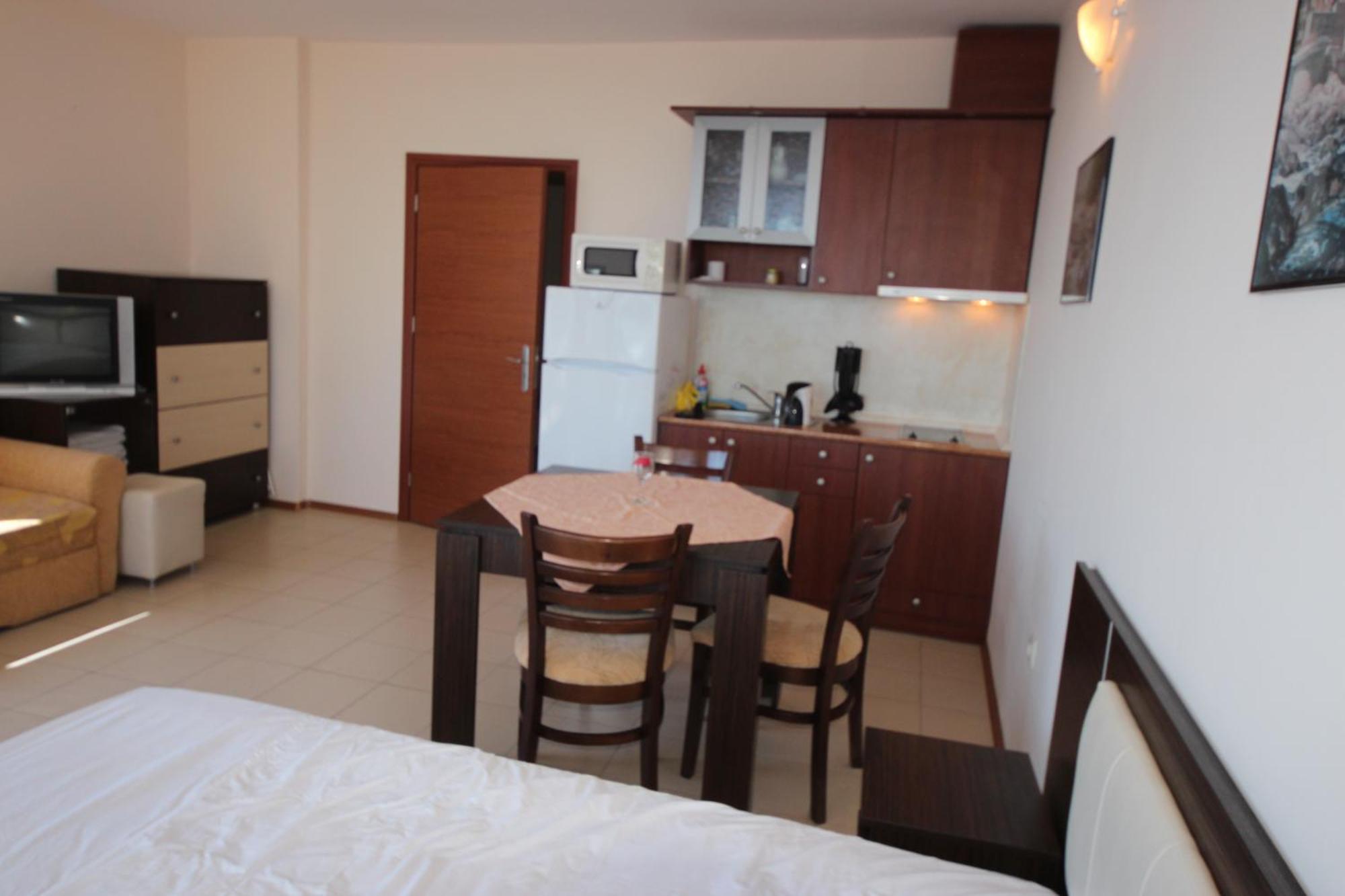 Menada Apartments In Sunny Beach Værelse billede